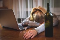 Etätyö, alkoholistin aikapommi